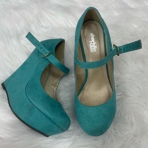 Like new teal wedges!